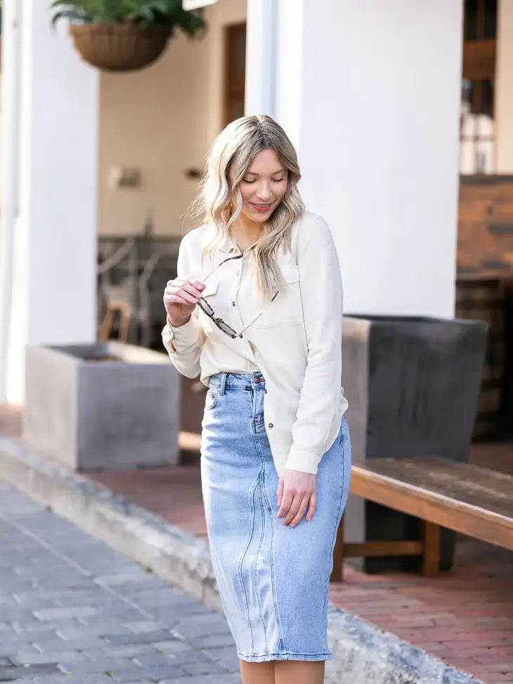 Pencil denim skirt outfit hot sale